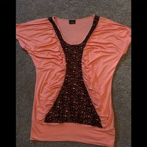 Super cute coral colored daytrip shirt